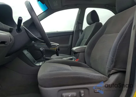 2005 Toyota Camry Le z USA, uszkodzony, nr VIN 4T1BF30K75U617546